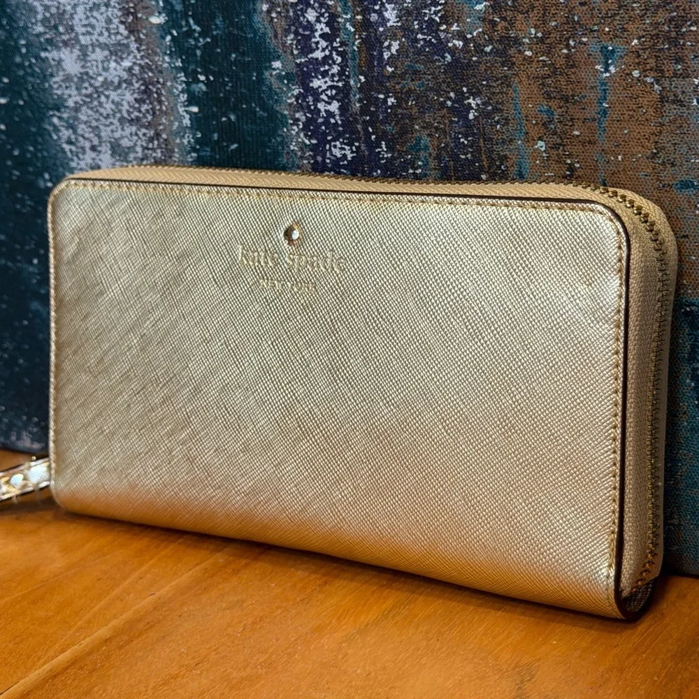 Kate Spade New York Talk Is Chic Saffiano Leather Wallet in Gold‎
